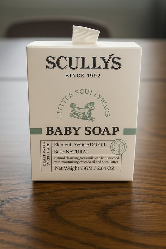 Scullys Lavender Glycerine Soap – 100g tvål i pappask på träbord